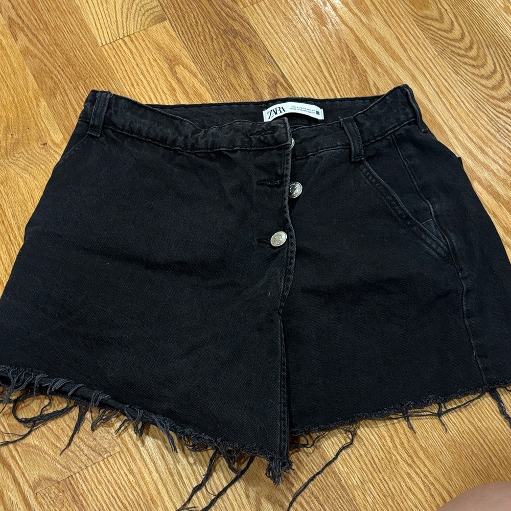 Zara Black Frayed Hem Jean Skort